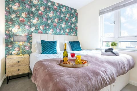 Canal View Apartment - City Centre - Free Parking Apartment in Northampton