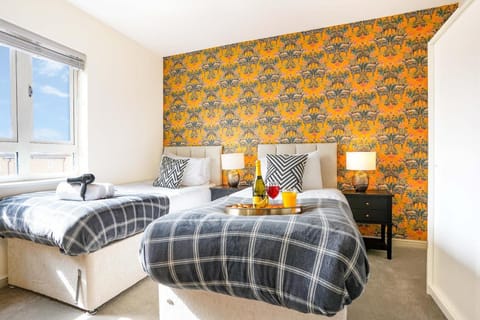 Canal View Apartment - City Centre - Free Parking Apartment in Northampton