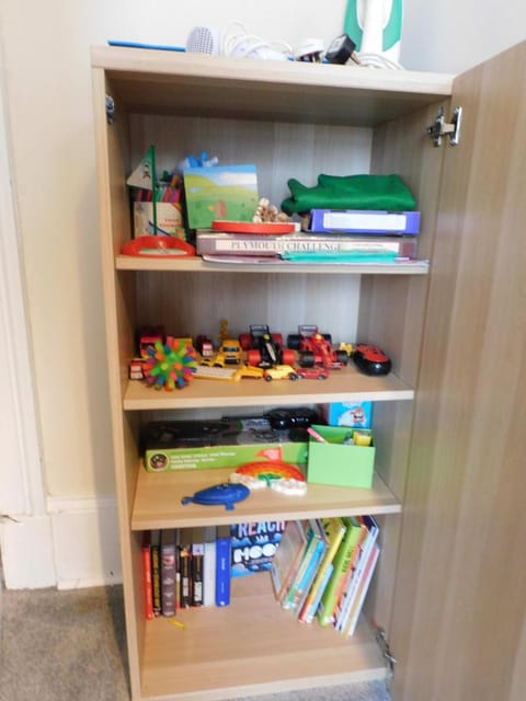 Comfortable 4 bed Apt in Paisley Next to Station Apartment in Paisley