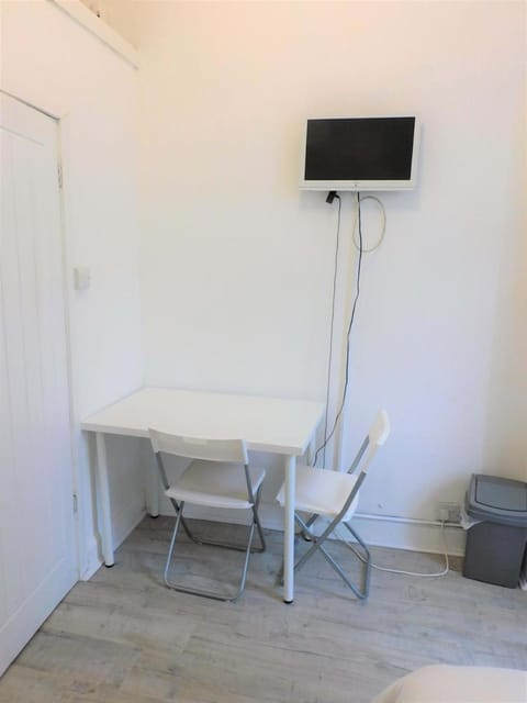 Comfortable 4 bed Apt in Paisley Next to Station Apartment in Paisley