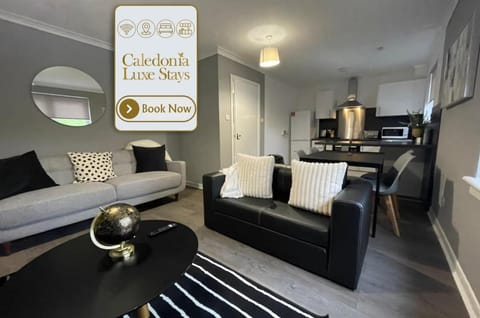 3 BDR Flat By Caledonia Luxe Stays Short Lets & Serviced Accommodation Coatbridge Vacation rental in Coatbridge