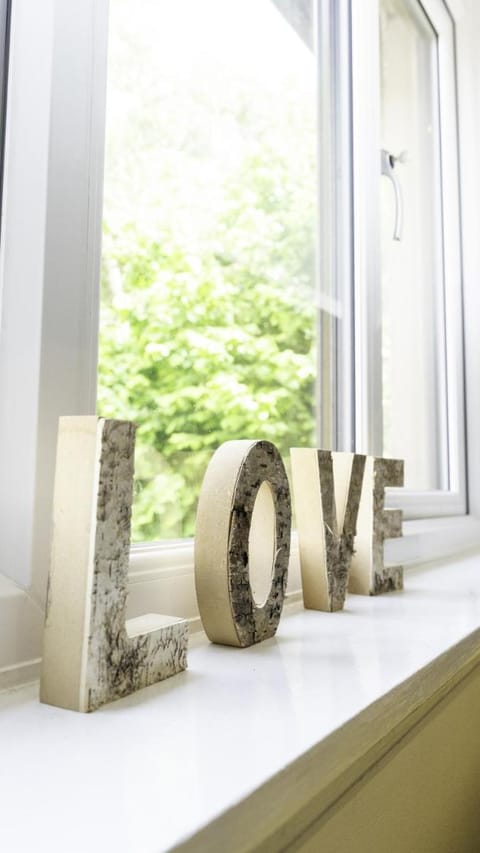 1 BDR Flat At Caledonia Luxe Stays Short Lets & Serviced Accommodation Alloa Vacation rental in Scotland