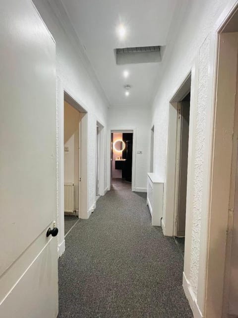 Luxury 3 Bedroom Entire Flat, Self Check Inout Apartment in Scotland