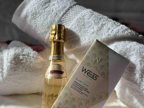 Cocon Blanc câlin - Spa balnéothérapie Apartment in Saint-Étienne