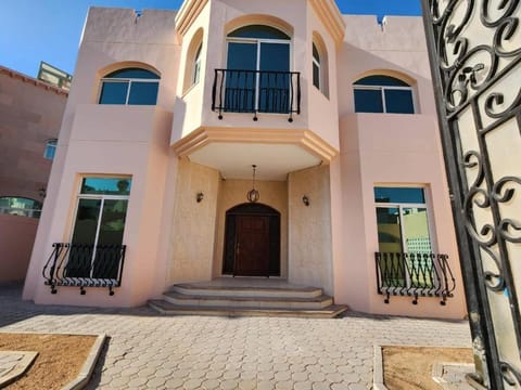 International-Abu Dhabi Hostel Villa Bed and Breakfast in Abu Dhabi