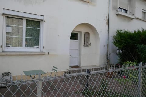 Le coquet chez Maguy Maison de ville avec jardin Vacation rental in Besançon