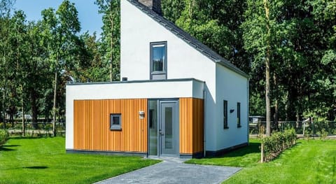 Bungalow in Limburg with Subtropical Pool Villa in Roggel