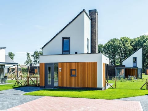 Bungalow in Limburg near Maasplassen Lakes Villa in Roggel