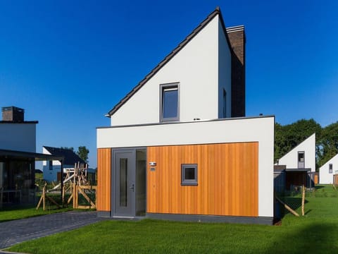 Bungalow in Limburg near Maasplassen Lakes Villa in Roggel