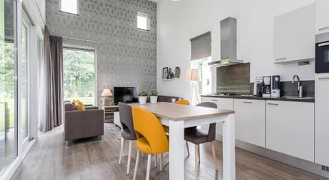 Bungalow in Limburg near Designer Outlet Hotel in Roggel