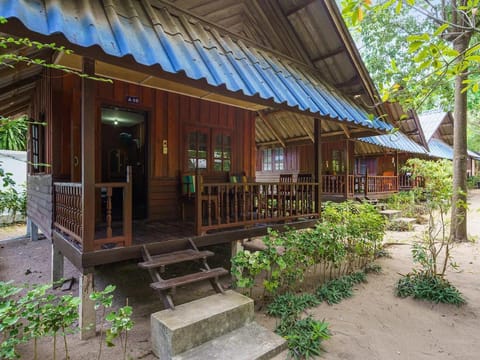 SB Fan Bungalow : 3 Pax (A4) Vacation rental in Ko Tao