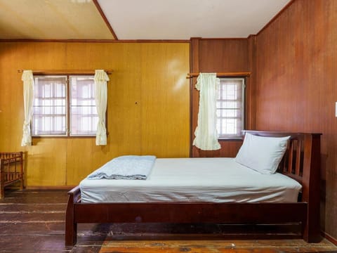 SB Fan Bungalow : 3 Pax (A4) Vacation rental in Ko Tao