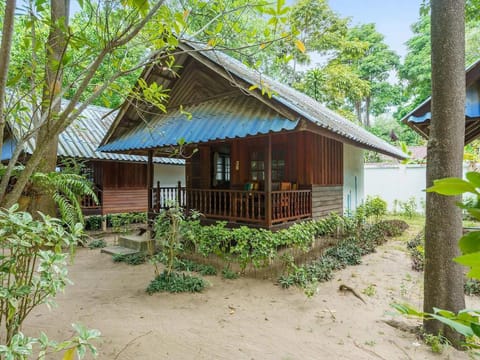SB Fan Bungalow : 3 Pax (A6) Vacation rental in Ko Tao