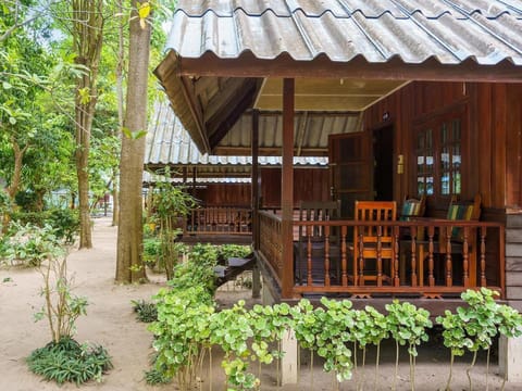 SB Fan Bungalow : 3 Pax (A6) Vacation rental in Ko Tao