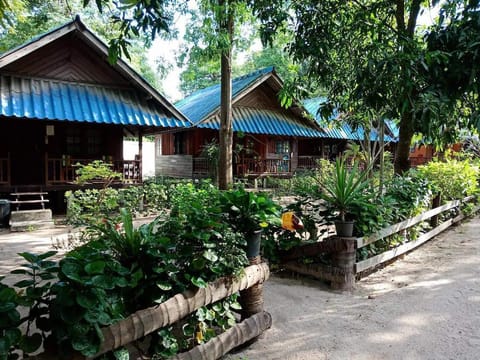 SB Fan Bungalow : 3 Pax (A6) Vacation rental in Ko Tao