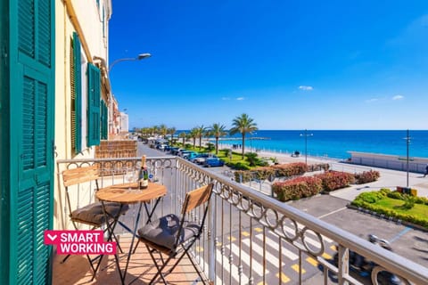 Appartamento fronte mare a Ospedaletti by Wonderful Italy Apartment in Liguria