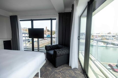 Le Barracuda & Spa, Centre Port, pieds dans l'eau, vue mer Apartment hotel in Brest