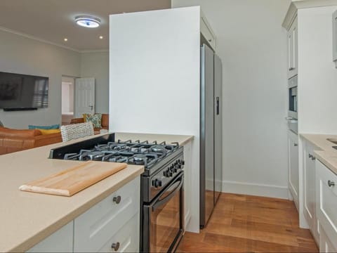 Absolute Ocean Boutique Guesthouse Bed and Breakfast in Hermanus