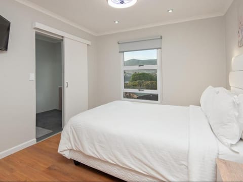 Absolute Ocean Boutique Guesthouse Bed and Breakfast in Hermanus