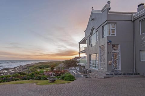 Absolute Ocean Boutique Guesthouse Bed and Breakfast in Hermanus