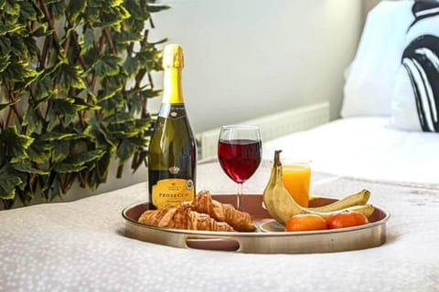 Berrywood House by Yoko Property Vacation rental in Northampton