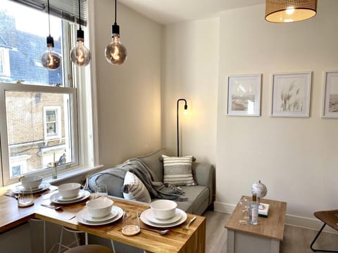 Stunning Beach Themed 2 Bed Apartment Hotel in Bournemouth