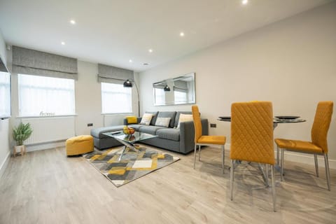 Chester House Apartment in Reading