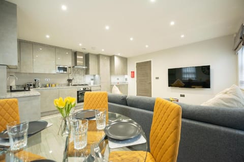 Chester House Apartment in Reading