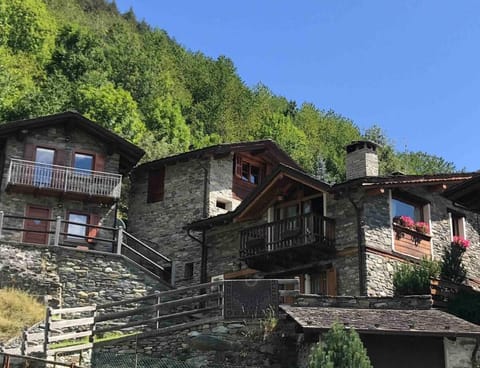 Baita in pietra vicino Funivia Chiesa V -1001Notte Vacation rental in Province of Brescia