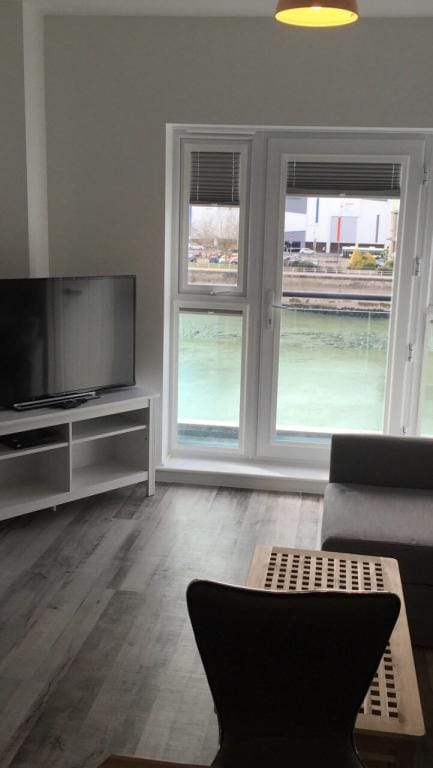 Raphael Heights Apartment in Newport