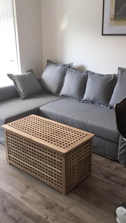 Raphael Heights Apartment in Newport