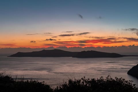 Vogue Suites Hotel in Oia