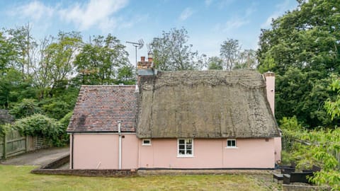 Two Bedroom Grade ll Cottage At AZ Luxury Stays Honey Horsefield With WiFi And Free Parking Vacation rental in St Edmundsbury District