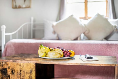 Two Bedroom Grade ll Cottage At AZ Luxury Stays Honey Horsefield With WiFi And Free Parking Vacation rental in St Edmundsbury District