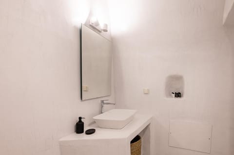 Karpimo Scenery - Caldera Sunset View - Private Hot Tub - Firostefani Villa in Thera