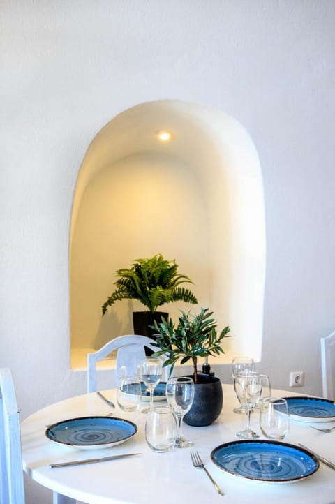 Karpimo Scenery - Caldera Sunset View - Private Hot Tub - Firostefani Villa in Thera