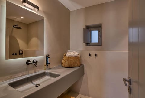 Clementina Paros Apartment in Naousa