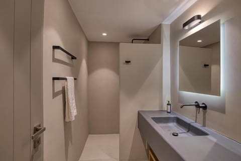 Clementina Paros Apartment in Naousa