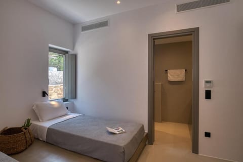 Clementina Paros Apartment in Naousa