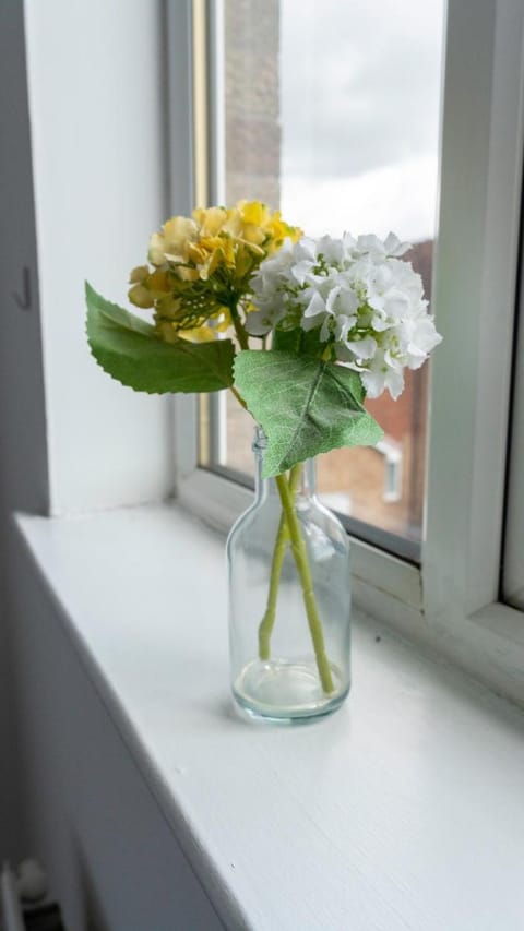 3 BDR House At Caledonia Luxe Stays Short Lets & Serviced Accommodation Airdrie Vacation rental in Airdrie