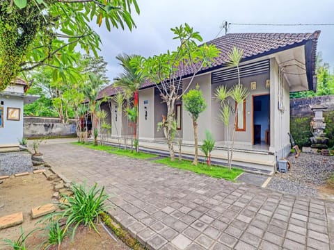 OYO 92203 Tata Guest House Hotel in Blahbatuh