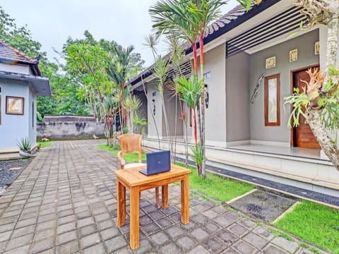 OYO 92203 Tata Guest House Hotel in Blahbatuh