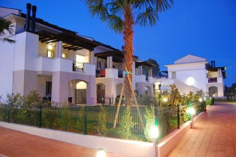 Cozy apartment with swimming pool and fireplace Apartment in Bibione