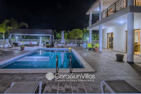 Impressive Villa Exclusive Sea Caves walk to taverns Sleeps 11 Ref 507 Villa in Peyia