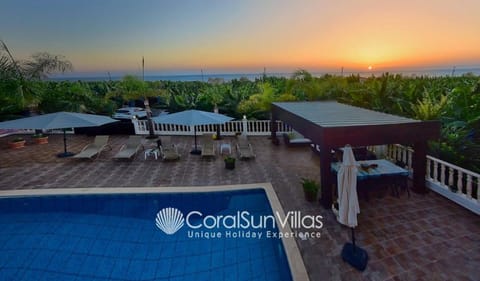 Impressive Villa Exclusive Sea Caves walk to taverns Sleeps 11 Ref 507 Villa in Peyia