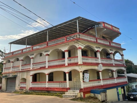 Arnold's Guest House Bed and Breakfast in San Ignacio