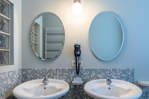 A1)Colourful Vintage Apartment 5min from Gare Midi Vacation rental in Saint-Gilles