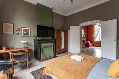 A1)Colourful Vintage Apartment 5min from Gare Midi Vacation rental in Saint-Gilles