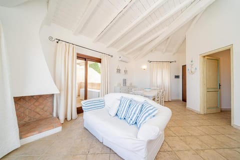 Casa Lola by Wonderful Italy Apartment in Pittulongu