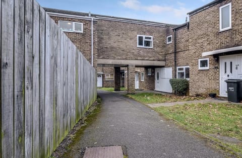 Outstanding 4 Bedroom House Vacation rental in Corby